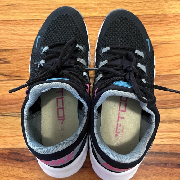 Nike Metcons - Picture 5 of 6